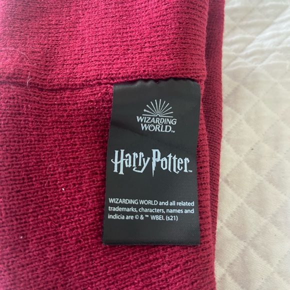 Harry Potter Gryffindor Crest Beanie Maroon Yellow Striped OSFM - Picture 4 of 8